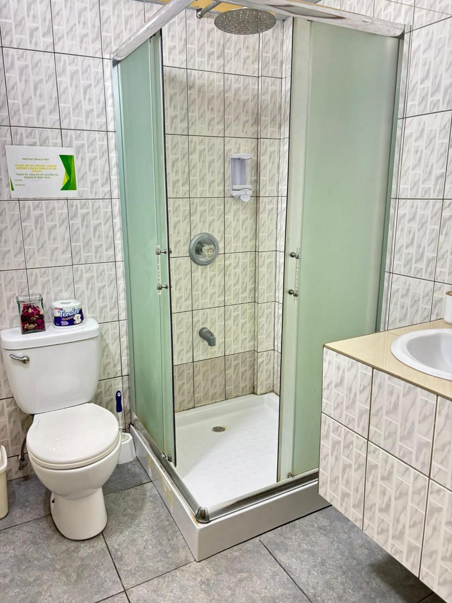 Matthew'S Miracle View Bed and Breakfast Ροζό Δωμάτιο φωτογραφία